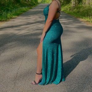 i’m selling my emerald green prom dress!